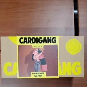 Cardigang Pink And Green Beginner Scarf Crochet Kit